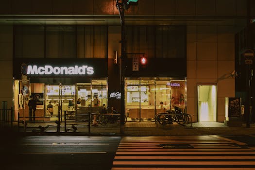 七年期车贷热潮涌现；银行谨慎观望态势明显。