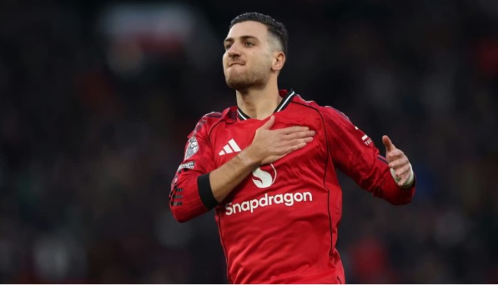  豪门博弈：曼联防线核心，缘何成为皇马引援重点？ 体育新闻 豪门博弈：曼联防线核心，缘何成为皇马引援重点？ 体育新闻 豪门博弈：曼联防线核心，缘何成为皇马引援重点？ 体育新闻