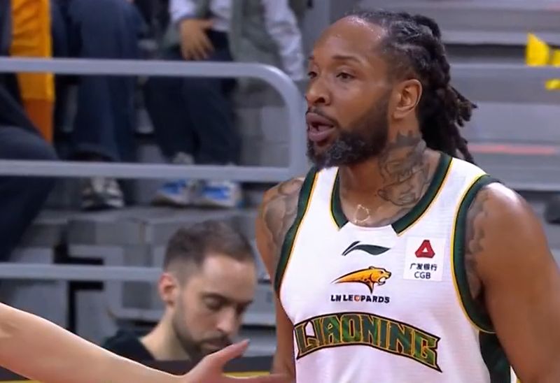  【解密内线】2米26巨人崛起：广州队战术变阵背后的博弈 体育新闻 【解密内线】2米26巨人崛起：广州队战术变阵背后的博弈 体育新闻