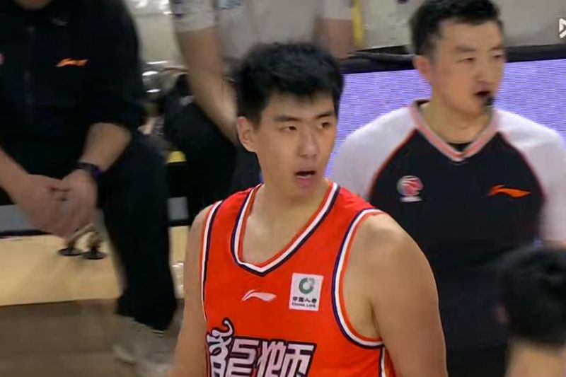  【解密内线】2米26巨人崛起：广州队战术变阵背后的博弈 体育新闻 【解密内线】2米26巨人崛起：广州队战术变阵背后的博弈 体育新闻