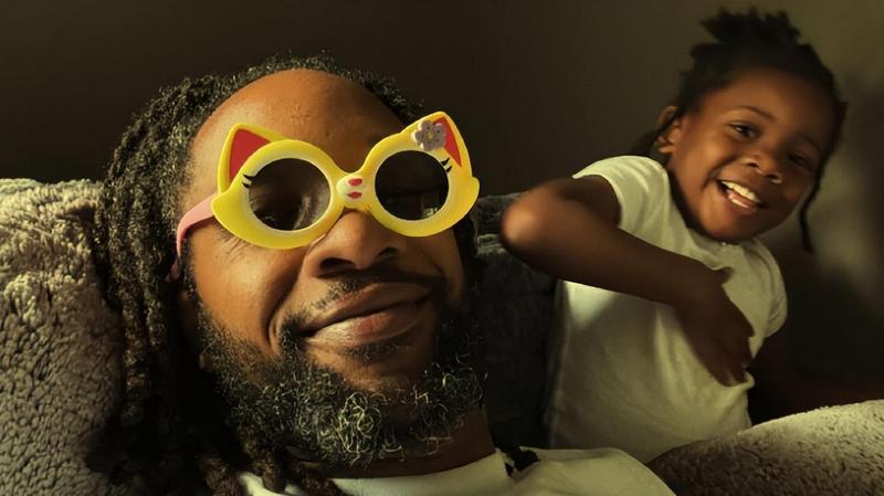  那些无法兼顾的陪伴：辽篮温情送别背后的父爱与离别 体育新闻