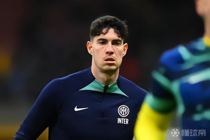 当巴萨防线一次次被打穿，那个被国米球迷心疼的小伙子，或许真的要离开了 体育新闻