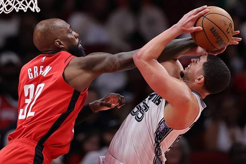  【数据拆解】杰夫·格林状态断崖式下滑：三项核心指标揭示火箭老将已难堪大任 体育新闻