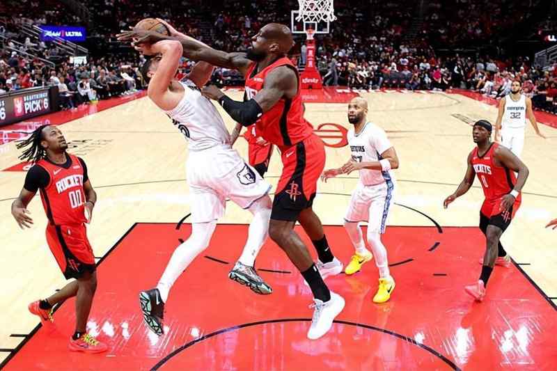  【数据拆解】杰夫·格林状态断崖式下滑：三项核心指标揭示火箭老将已难堪大任 体育新闻