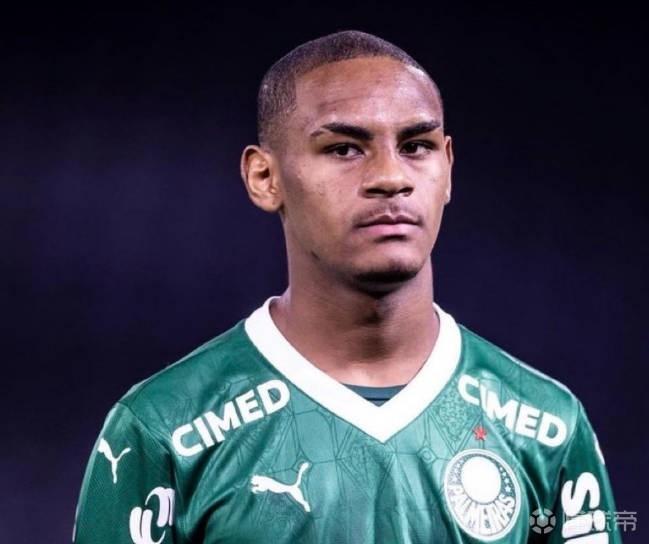 16岁少年引发欧洲豪门疯抢！4000万欧天价背后，藏着一个普通家庭的热血故事 体育新闻