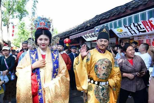  【技术解码】甲胄锻造与沉浸剧场：阆中汉服纪的底层设计逻辑 文化旅游